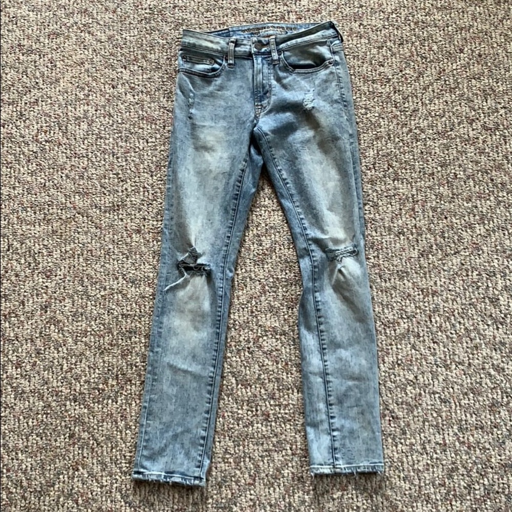 American Eagle distressed blue jeans
